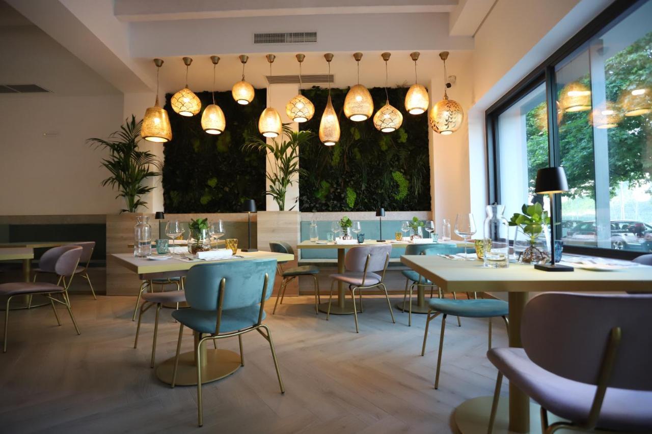 Luxury Suites Rocopom - Lake Front Malgrate Bagian luar foto