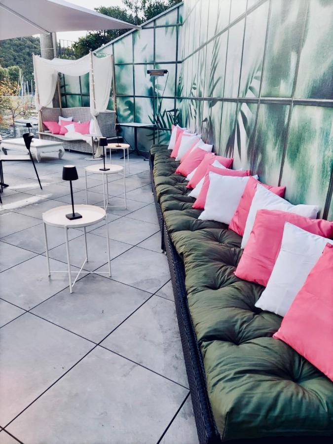 Luxury Suites Rocopom - Lake Front Malgrate Bagian luar foto
